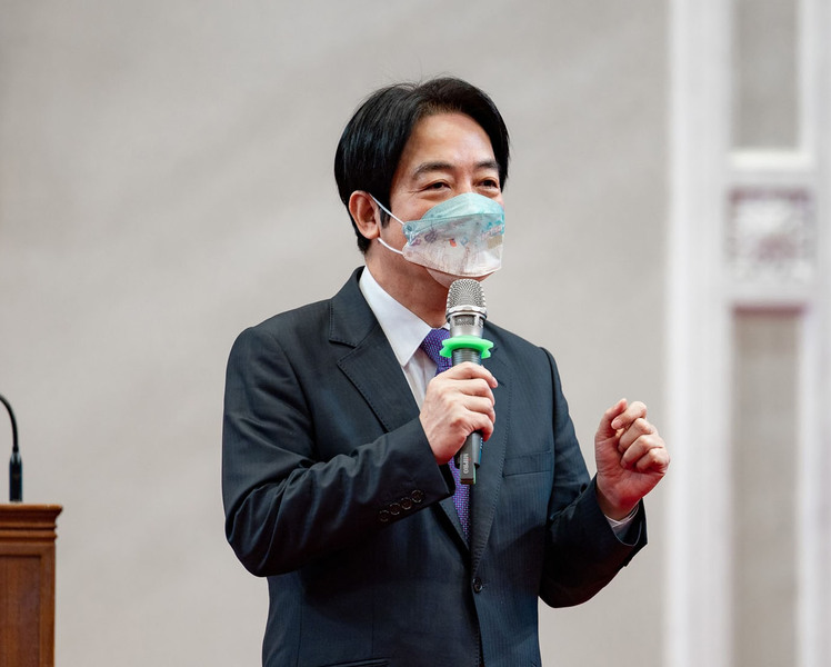 台灣民意基金會最新民調顯示,賴清德在2024年總統大選的支持度反超侯友宜2.6%。(Photo from 賴清德臉書)