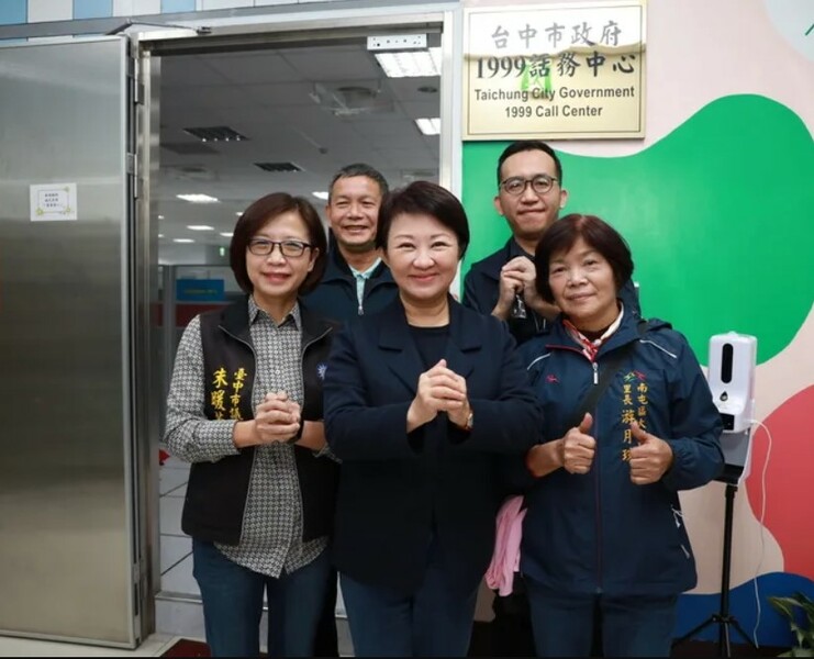 台中市長盧秀燕表示,強化供貨措施,穩定年貨價格,並強化疫情稽查。(台中市府提供)