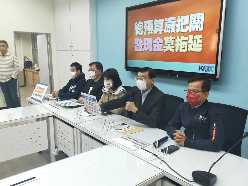 國民黨團19日呼籲擱置強化韌性的1000億,並儘速處理普發現金。(Photo by 呂翔禾/台灣醒報)