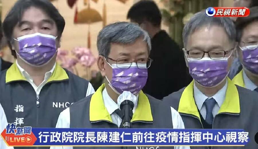 陳建仁31日在拜訪完立法院後,隨即就前往指揮中心視察。(影片截圖)