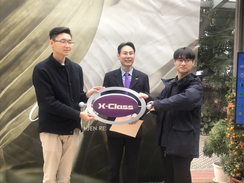 清華大學務長巫勇賢(中)與學生代表8日於記者會表示,清華大學預計於下學期推出非同步線上課程「X-Class」給學生選修。(Photo by 簡嘉佑/台灣醒報)