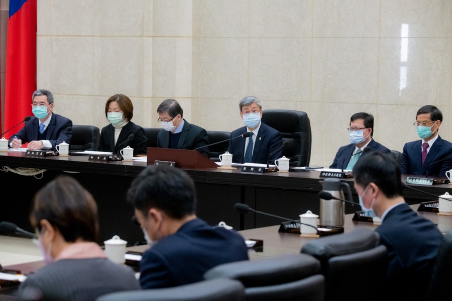 各界關注資安問題,行政院9日表示,已經召集政委討論新的因應機制。(陳建仁臉書)