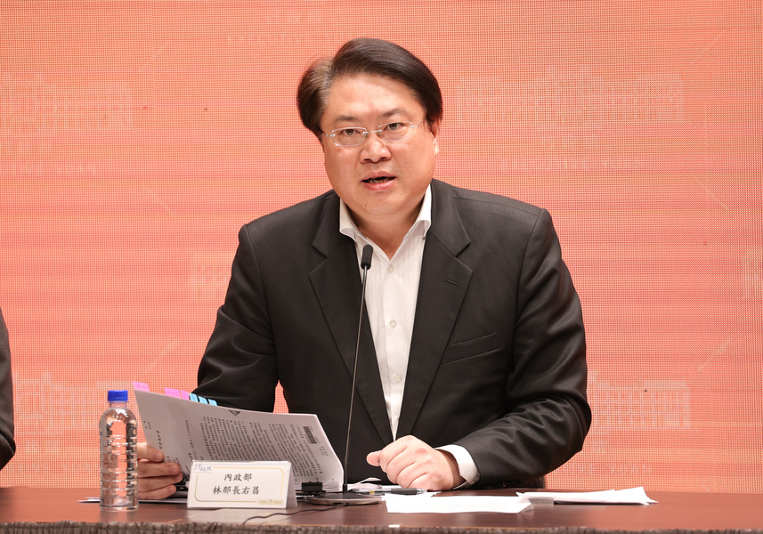 內政部長林右昌表示,租金補貼每年300億元,目前核定戶數已經突破27.7萬戶。(中央社)