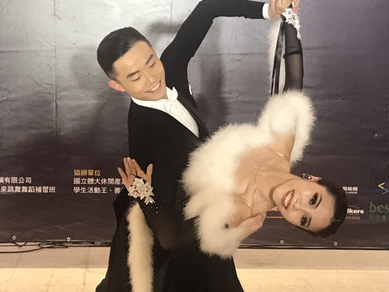 台灣代表選手代表王甯弘(左)與劉怡微(右)28日將代表台灣參加亞洲國標舞亞巡賽。(Photo by 簡嘉佑/台灣醒報)