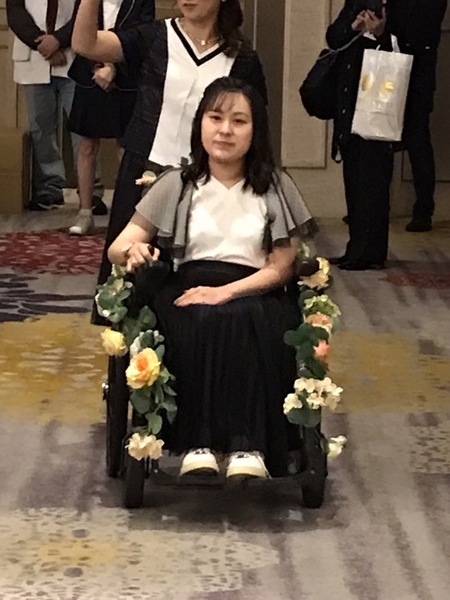 台北芙蓉扶輪社與卓蓉制服5日舉辦「眺望美好慈善公益走秀」,讓「脊隨性肌肉萎縮症」(Spinal Muscular Atrophy, SMA)病友化身時尚模特。(Photo by 簡嘉佑/台灣醒報)