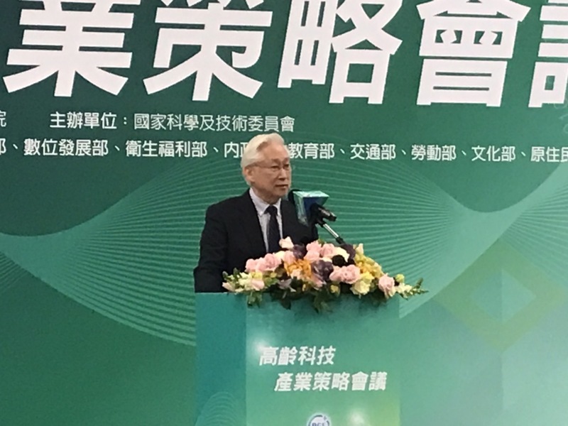 行政院政委吳政忠6日表示,長期照顧服務資源及人數均大幅成長,去年長照2.0的預算已逾600億。(Photo by 簡嘉佑/台灣醒報)