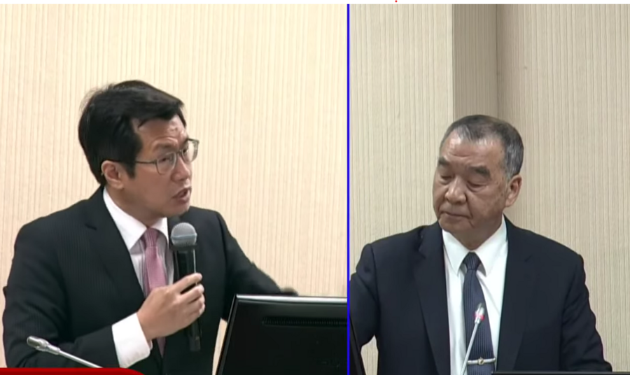 民進黨立委羅致政(左)6日質詢說,面對諸多爭議,未見國防部在社交平台有所回應,未來是否會檢討?國防部長邱國正(右)回應說,「當然就要全面檢討」。(直播截圖)