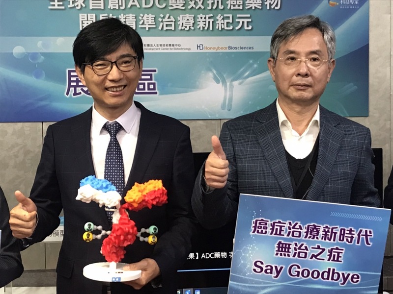 經濟部技術處處長邱求慧(左)13日於記者會說,目前新藥正進入民間藥廠臨床前實驗的階段,5年內就有望看到台灣自主研發的ADC新藥。(Photo by 簡嘉佑/台灣醒報)