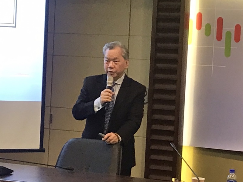 東華大學新經濟政策研究中心博士陳松興21日於貨幣論壇表示,歐元受到多重因素拉扯,未來趨勢難以預料。(Photo by 簡嘉佑/台灣醒報)