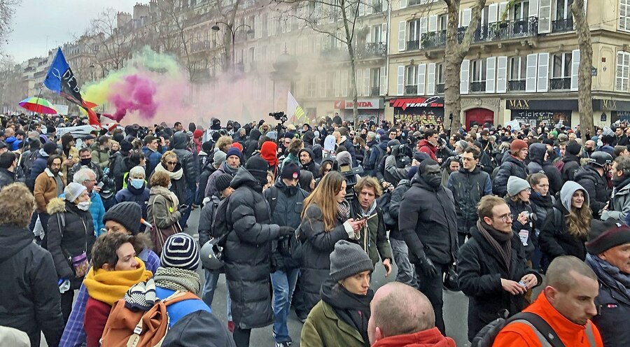 法國在國會不信任投票失敗後,進入新一輪的政治攻防混戰。(photo by Roland Godefroy via Wikimedia, used under CC License)