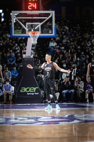 台灣籃球雖有魔獸、林書豪等 NBA 巨星加盟,但優化球迷看球體驗、增加運動風氣,才是讓台灣成為運動大國的關鍵。(Photo from Jeremy Lin 林書豪)