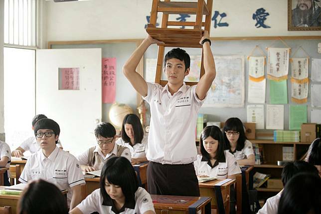 柯震東在20歲時參演了九把刀執導的電影《那些年,我們一起追的女孩》,獲得第48屆金馬獎最佳新演員獎。(電影劇照)