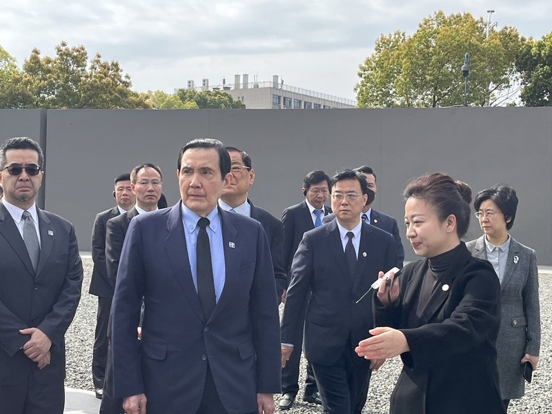 前總統馬英九29日參訪南京大屠殺紀念館,坦言心情受到很大震撼。(馬英九辦公室提供)