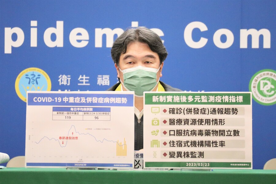 指揮中心指揮官王必勝30日呼籲,疫苗效益會隨時間下滑,民眾應選擇接種雙價疫苗,有效提高免疫力。(指揮中心提供)