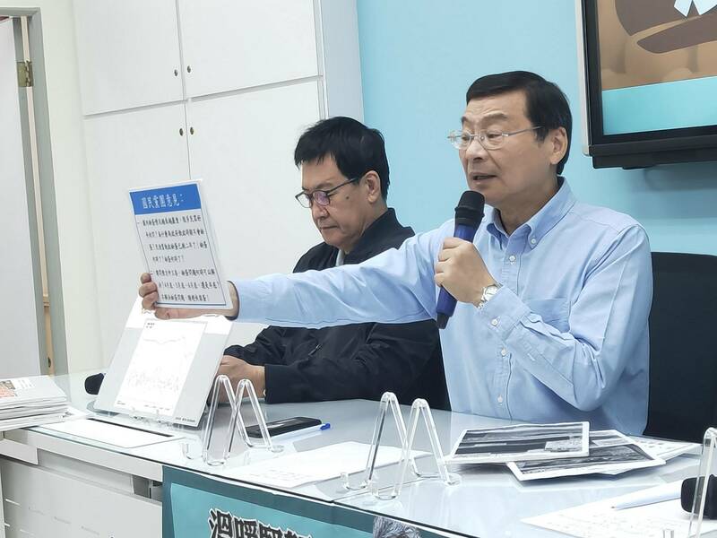 國民黨6日召開記者會,呼籲農委會建立產銷平台,否則主委陳吉仲就該下台。(Photo by 呂翔禾/台灣醒報)