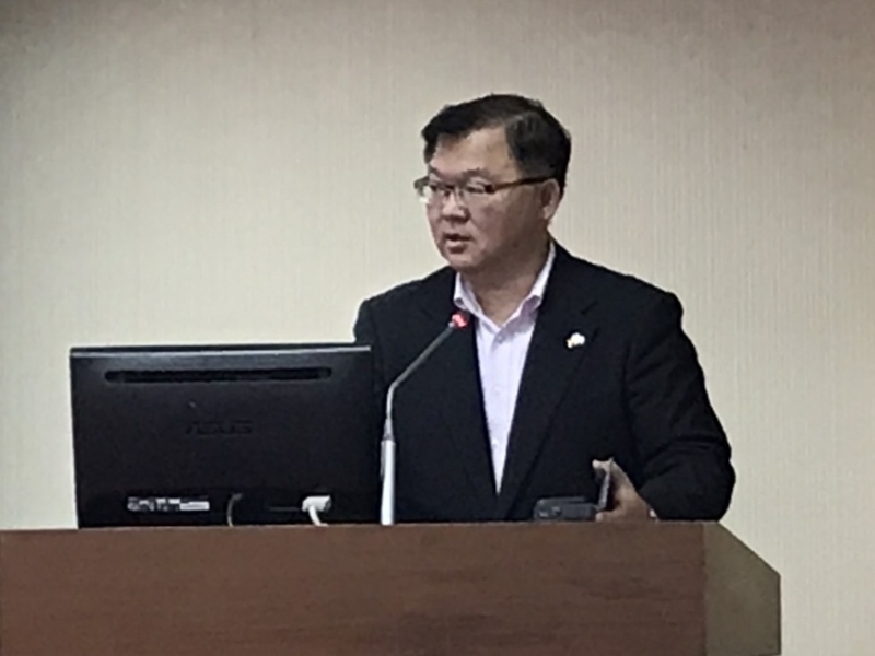 國民黨立委李德維10日指出,大多數詐騙還是透過銀行轉帳,呼籲金管會考量延長大額、非約定轉帳的生效時間。(Photo by 簡嘉佑/台灣醒報)