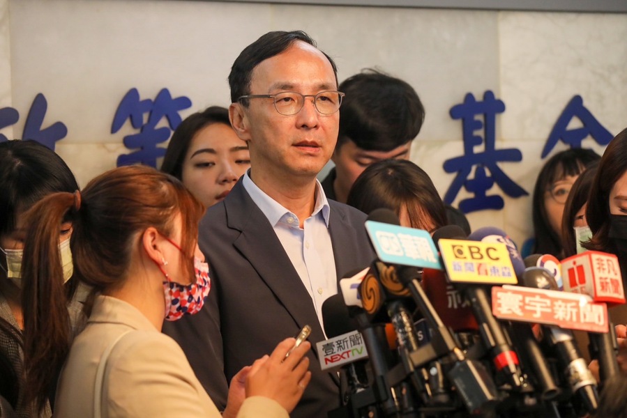 國民黨主席朱立倫11日受訪,談及國民黨總統徵召相關事宜。(國民黨提供)