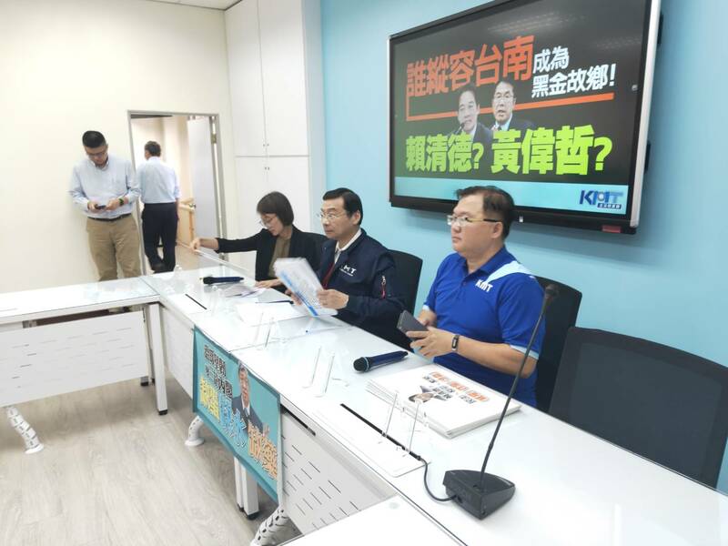 國民黨12日指控賴清德是台南黑金推手,綠營反批國民黨自己也有問題,地方人士則直言賴清德要負責。(Photo by 呂翔禾/台灣醒報)