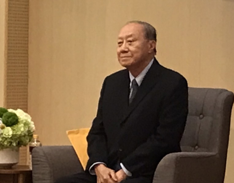 民主文教基金會創辦人關中16日以「美國霸權的衰退與墮落」為題演講說。(Photo by 簡嘉佑/台灣醒報)