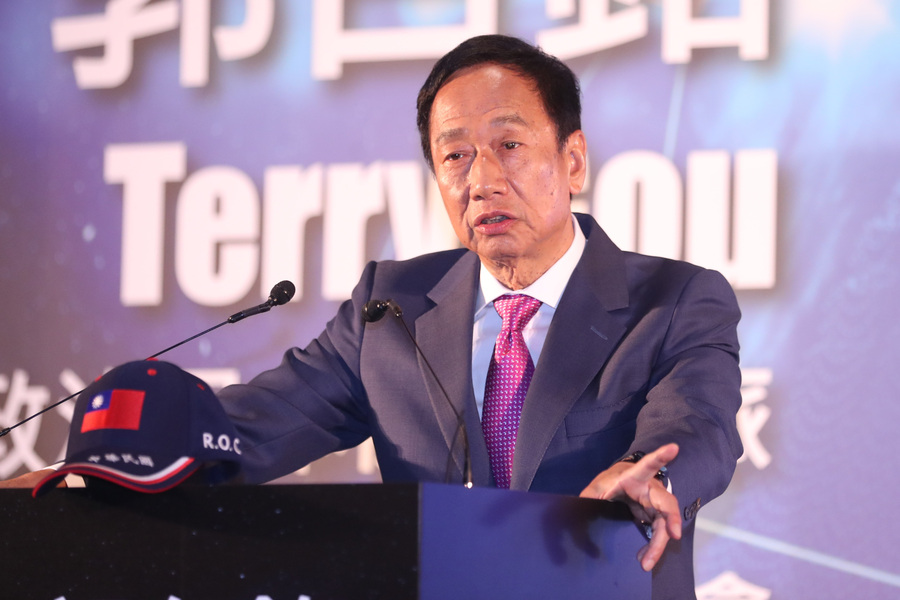 鴻海創辦人郭台銘18日召開記者會報告日本開拓之旅的成果,談到會見多名日本政商界高層。(中央社)