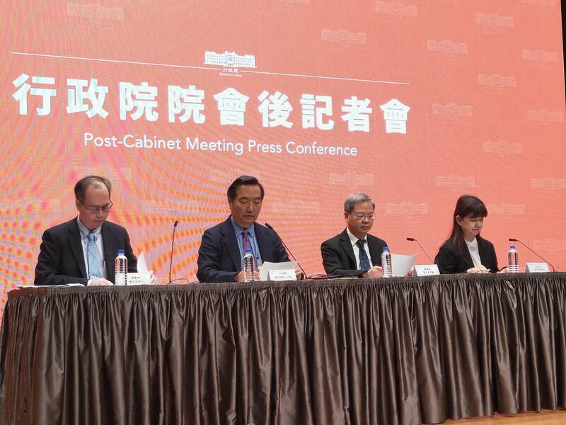 勞動部27日陳報疫後缺工改善方案,盼透過補助促進2萬人就業。(Photo by 呂翔禾/台灣醒報)