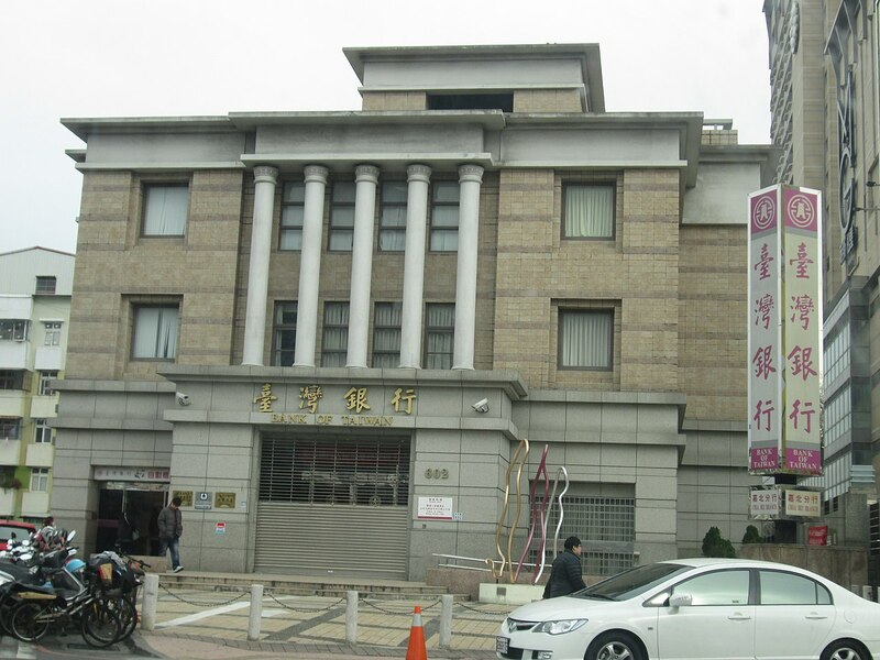 金管會銀行局長莊琇媛27日表示,目前主管機構已有監理措施,但仍顯不足,所以研訂修法《金控法》與《銀行法》。(網路截圖)