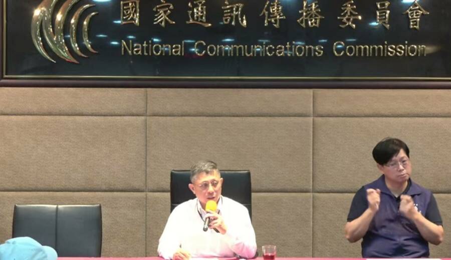 各界關注的鏡電視案,NCC宣布因董事長鄭優未出席會議,擇期再審。(影片截圖)