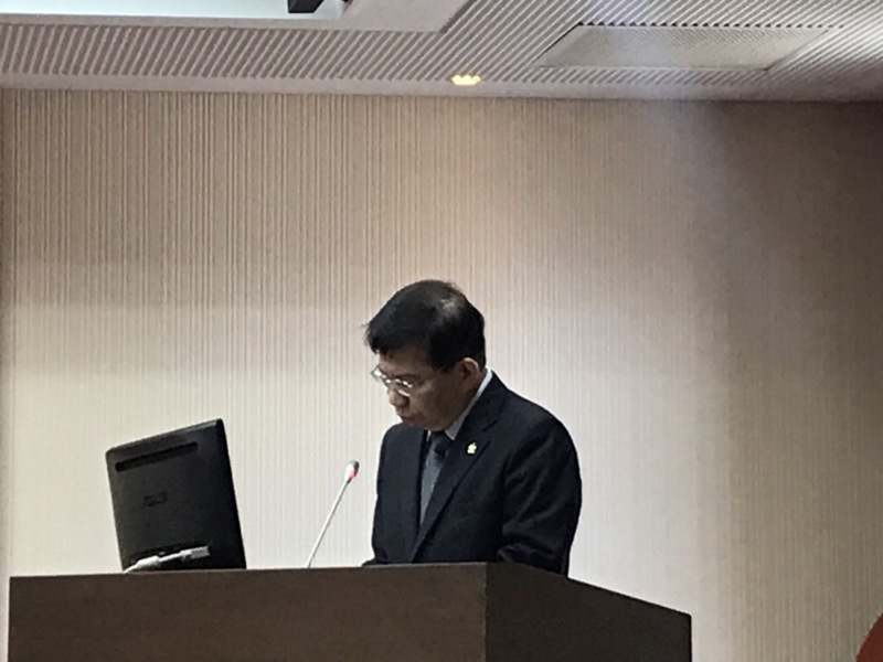 交通部部長王國材(左)10日至立法院備詢說,中國官方至今沒有開放陸客到台旅遊,但會持續與中國民間旅遊社保持聯絡。(Photo by 簡嘉佑/台灣醒報)