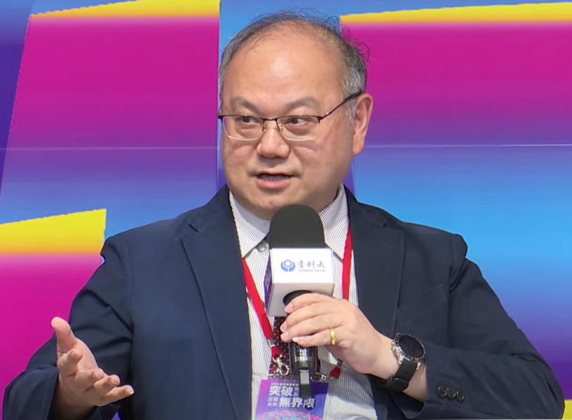 龍華科技大學校長葛自祥10日表示,其實企業對技職生的重視程度愈來愈高,薪資待遇也水漲船高,技職教育應拿出信心加強宣傳。(主辦單位提供)
