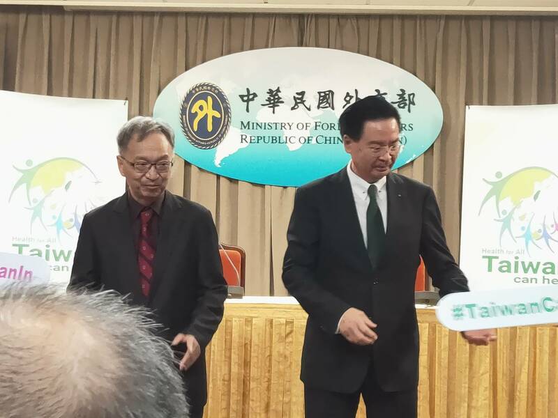衛福部長薛瑞元(左)、外交部長吳釗燮18日召開記者會,說明我國WHO推案團相關規劃。(Photo by 呂翔禾/台灣醒報)