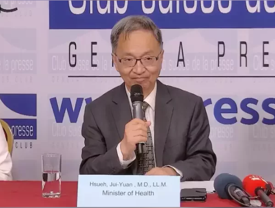 世衛行動團21日晚間7時召開國際記者會,衛福部部長薛瑞元回答外媒提問。(衛福部直播)