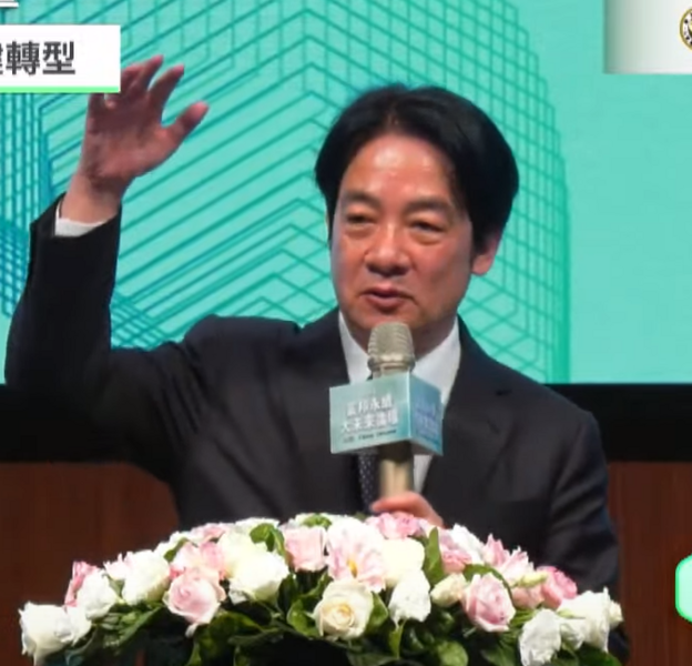 副總統賴德23日於論壇致詞表示,台灣無法置身於氣候變遷外,應把握ICT與金融產業優勢,在綠色商機拔得頭籌。(直播截圖)