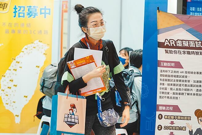 加錢也找嘸人 餐飲業陷困境(網路截圖)