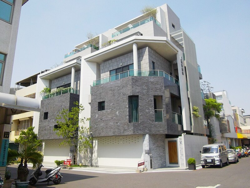 內政部25日公布《平均地權條例》子法,限制私法人購買住宅、設立炒房檢舉獎金。圖為豪宅示意圖(Photo from Wikimedia Commons)