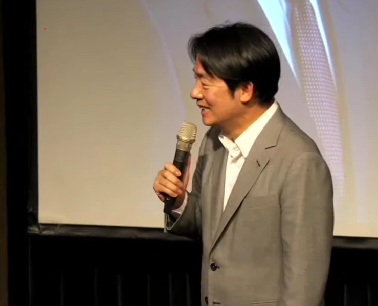 民進黨總統候選人賴清德28日出席2024校園總統馬拉松演講說,台灣的民主、自由與多元的社會,是年輕人打拼爭取而來。(直播截圖)