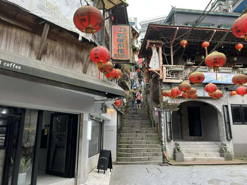 圖為九份老街,街景冷清(中央社)