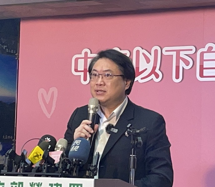 內政部長林右昌30日於記者會說,民眾申請專案成功的話,政府會直接撥款入帳。(Photo by 簡嘉佑/台灣醒報)