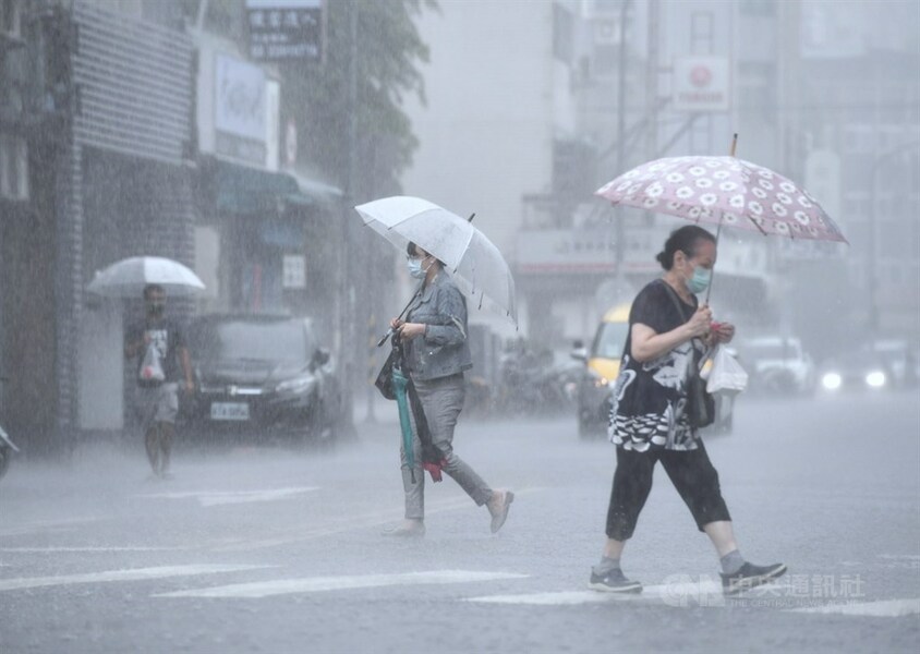 中央氣象局表示,未來一週天氣不穩定,易有短時強降雨,並有局部大雨或豪雨發生的機率。(中央社)