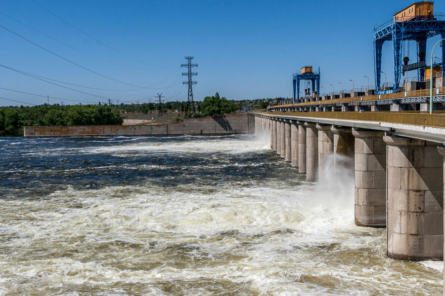 烏克蘭南部城市赫爾松的新卡霍夫卡大壩(Nova Kakhovka Dam)6日傳出被炸,導致壩體受損產生巨大缺口,危及下游生計和生態。(本報資料圖片)