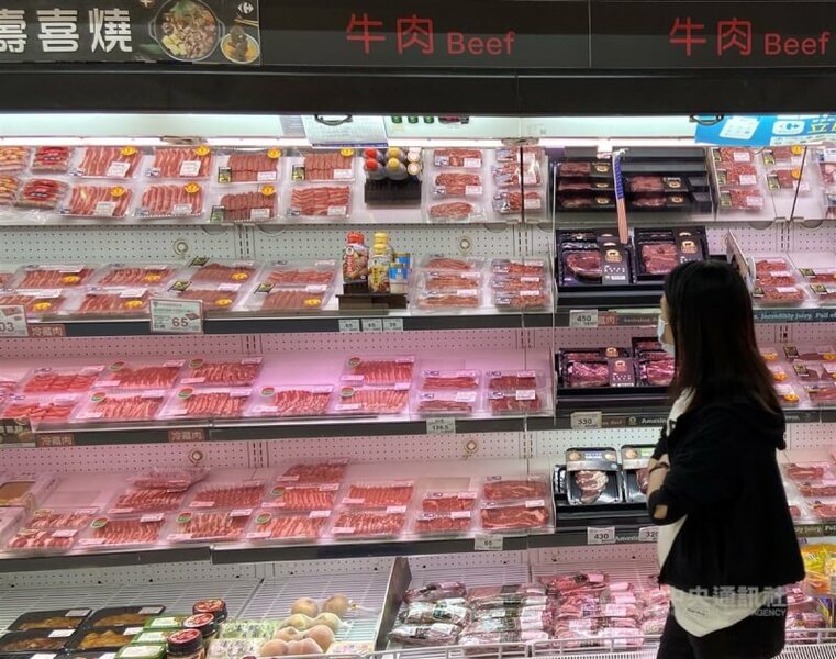 行政院15日宣布,將開放加拿大全月齡牛肉進口。(中央社)
