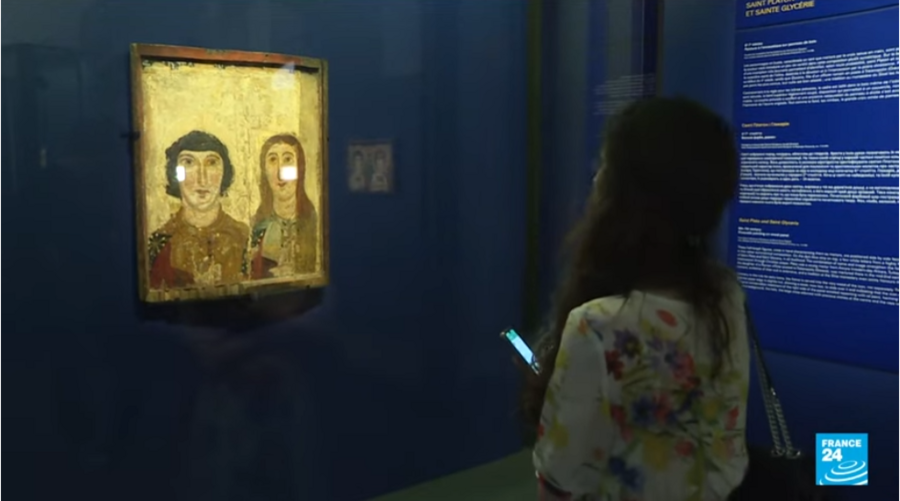 羅浮宮協助烏克蘭的東西方藝術博物館撤離16幅已有1400年歷史的珍貴聖像,替保存烏克蘭文物與博物館跨國合作寫下新篇章。(photo by France24影片截圖)