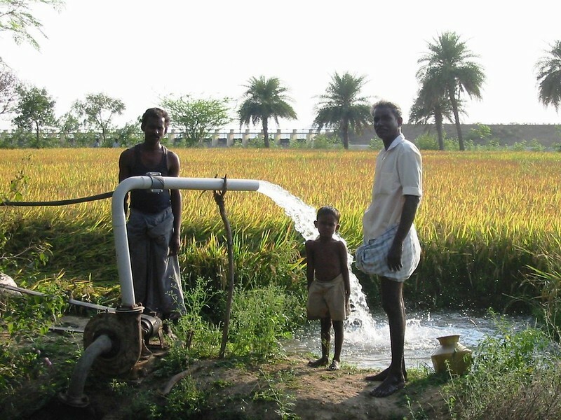 抽取地下水也是造成地球極點出現變化的原因。(Photo by Water Alternatives Photos on Flickr used under Creative Commons license)