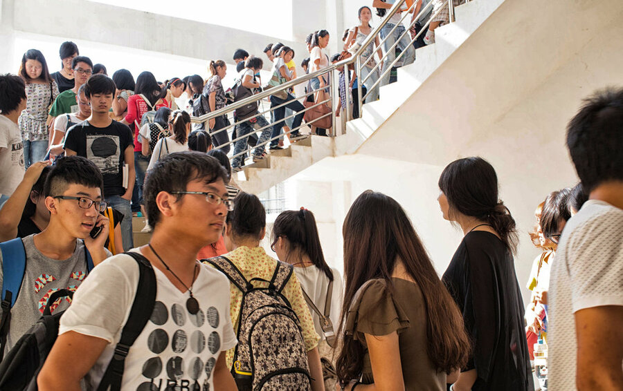 過去10年,中國的大學數量翻了一番,預計到2020年有1.95億大學畢業生。(網路截圖)