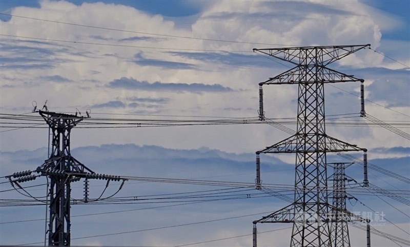 今年台電又爭取到500億元電價補助,免於破產危機。