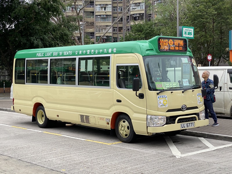 小巴,香港最重要的交通工具。(網路截圖)
