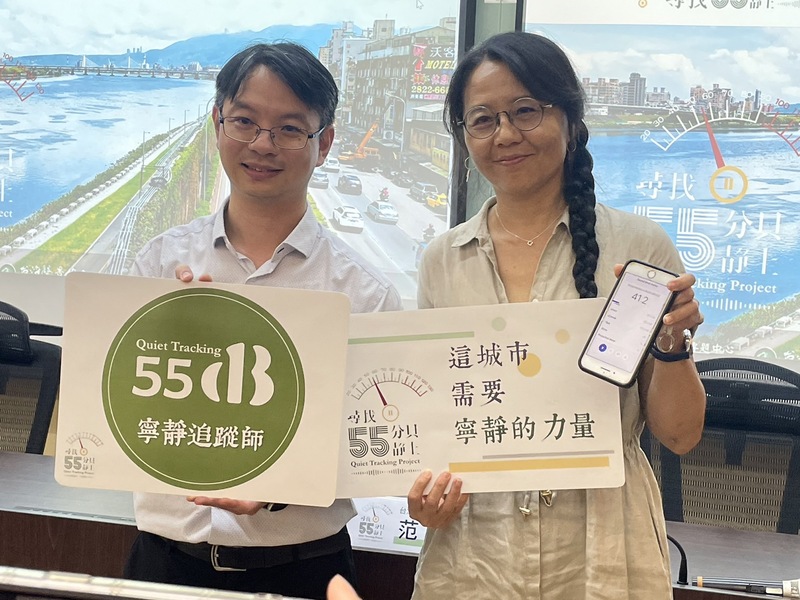 台灣聲景協會創辦人范欽慧(右)與中研院人社中心GIS中心研究員詹大千(左)12日於記者會公布於台北城市進行聲景音量的調查結果。(Photo by 簡嘉佑/台灣醒報)
