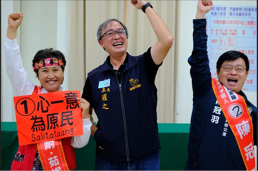 基隆前市議員王醒之(中)18日宣佈參選立委,讓基隆立委選情更加複雜。(Photo from 臉書「醒之暖暖」)