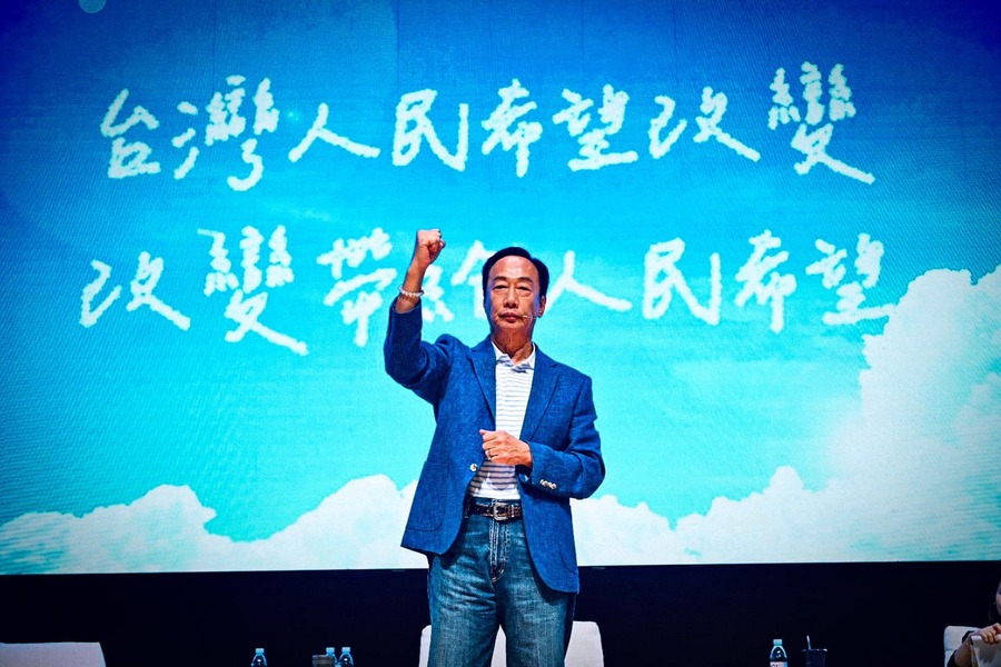 鴻海創辦人郭台銘23日在臉書發文,被外界解讀可能要獨立參選。(郭台銘臉書)
