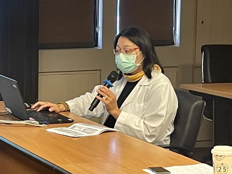 書田診所精神科主任醫師施妍安25日召開記者會表示,目前社會仍對男性有較高的經濟期待,近期到精神科求診男性也增加不少。(Photo b簡嘉佑/台灣醒報)