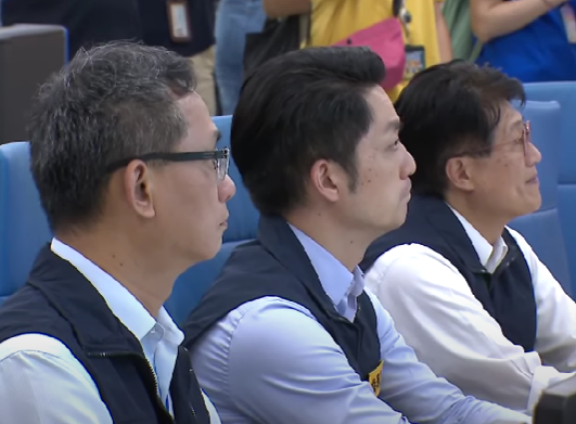 台北市長蔣萬安(中)25日視察建國抽水站及總管理中心。(直播截圖)